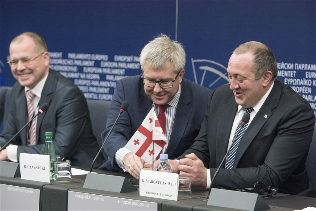 Georgia's President Giorgi Margvelashvili, EP Vice-President Ryszard Czarnecki and EP rapporteur Andrejs Mamikins (on the left) at a joint press conference prior to the vote© EU 2014 - European Parliement
