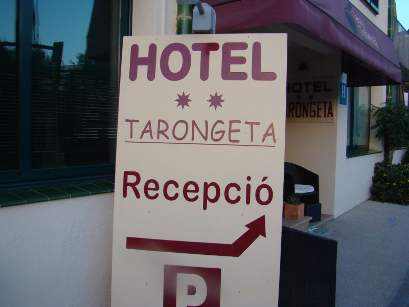 Sign right next to entrance at Hotel Targoneta