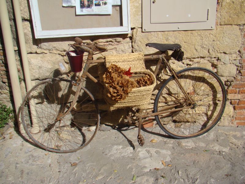 Bycyle on streets of Peratallada