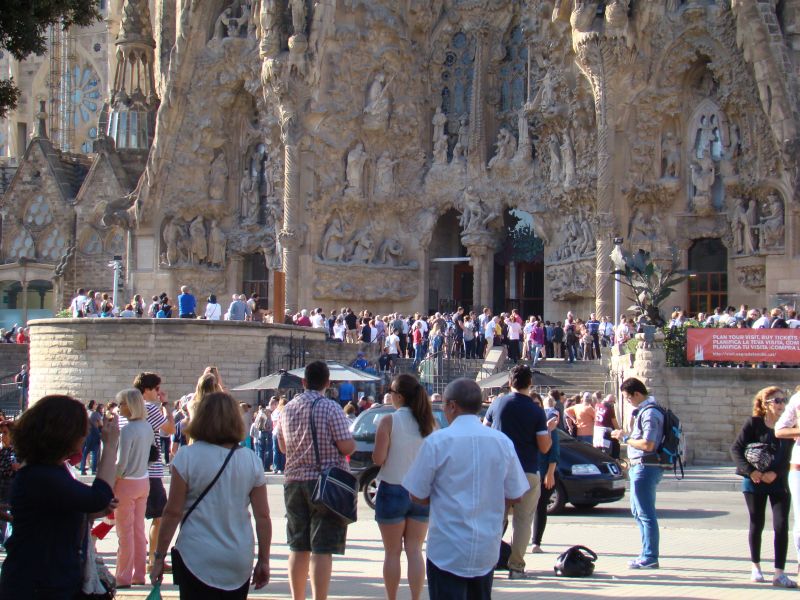 Queue to La Sagrada Familia