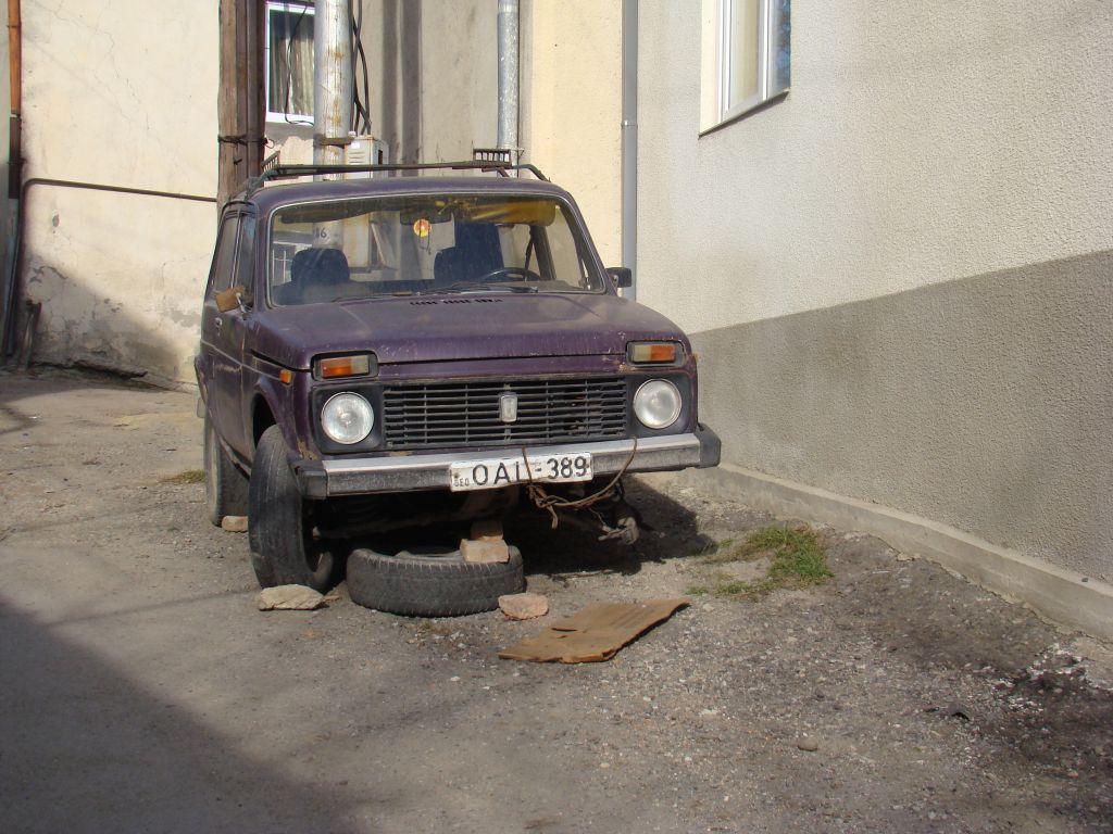 Junk car in Tskneti