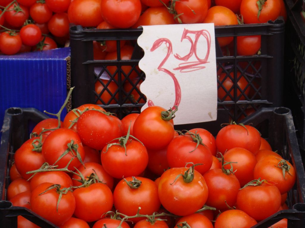 Price for 1Kg tomatoes at Tbilisi market