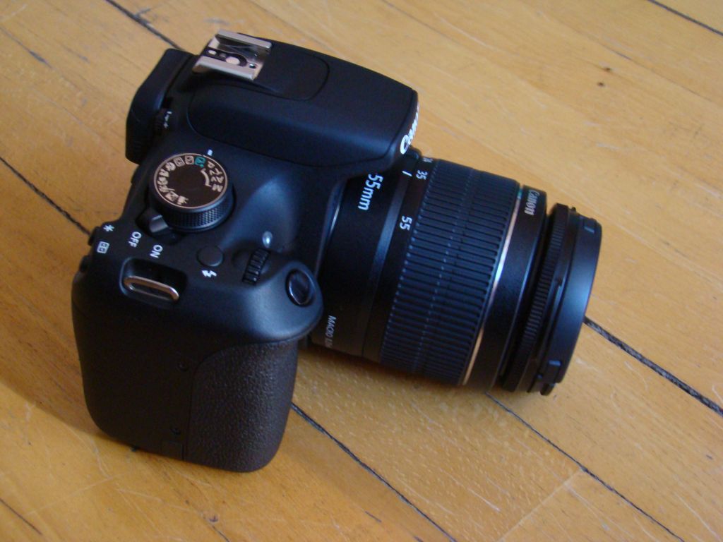 Canon EOS 1200D side view