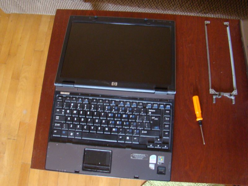 DIY: Changing hinges for laptop
