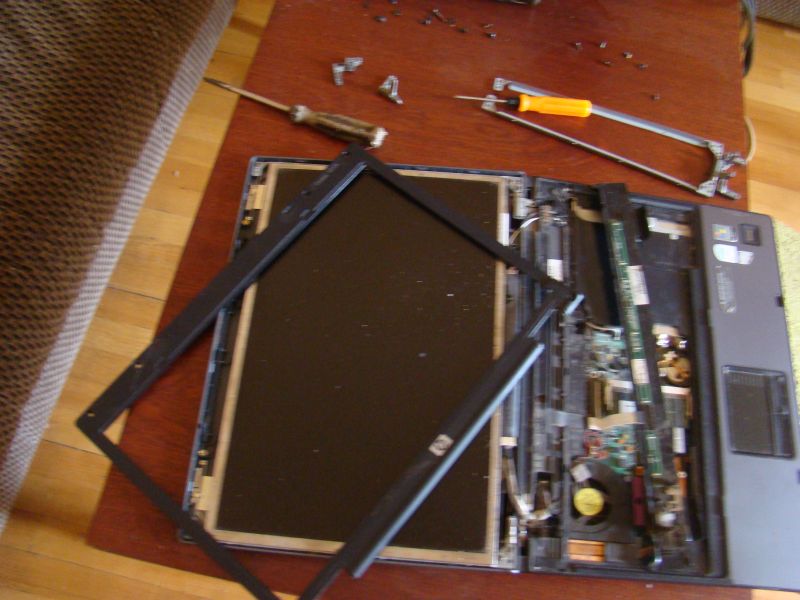 Replacing hinges for HP laptop