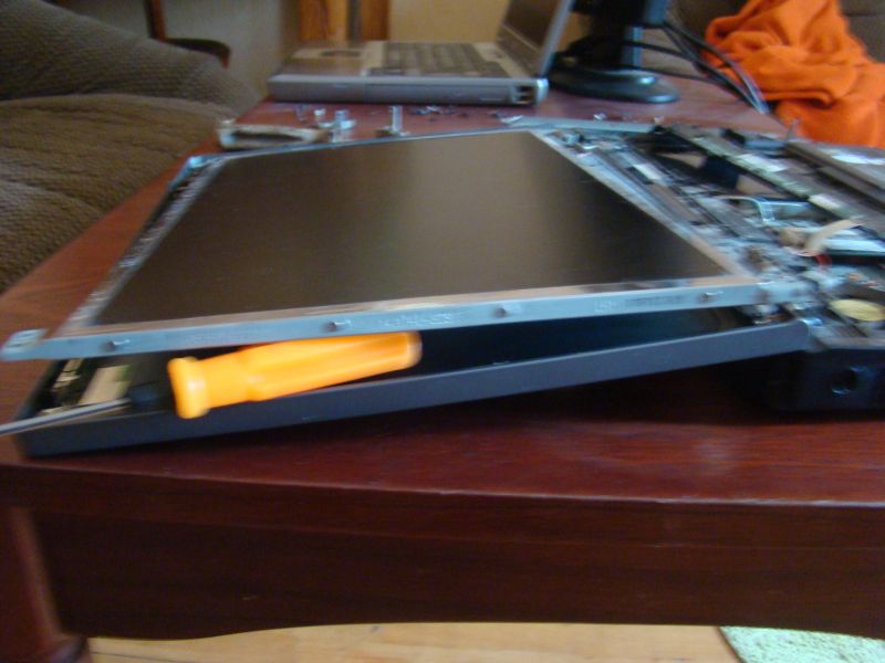 Replacing hinges for HP laptop