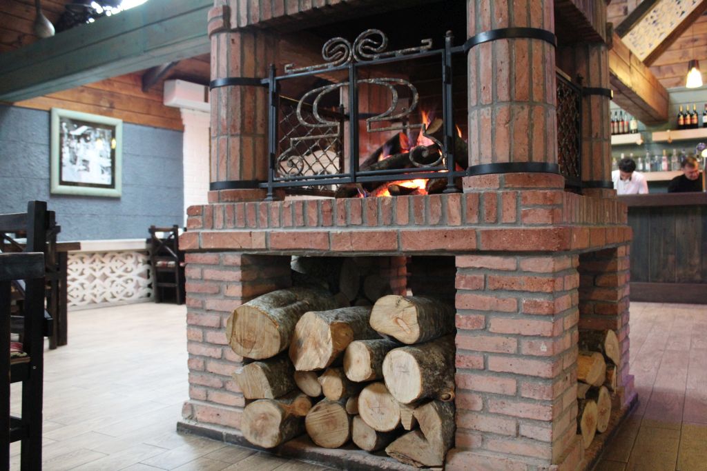 Cosy fireplace at Chashnagiri Natakhtari restaurant