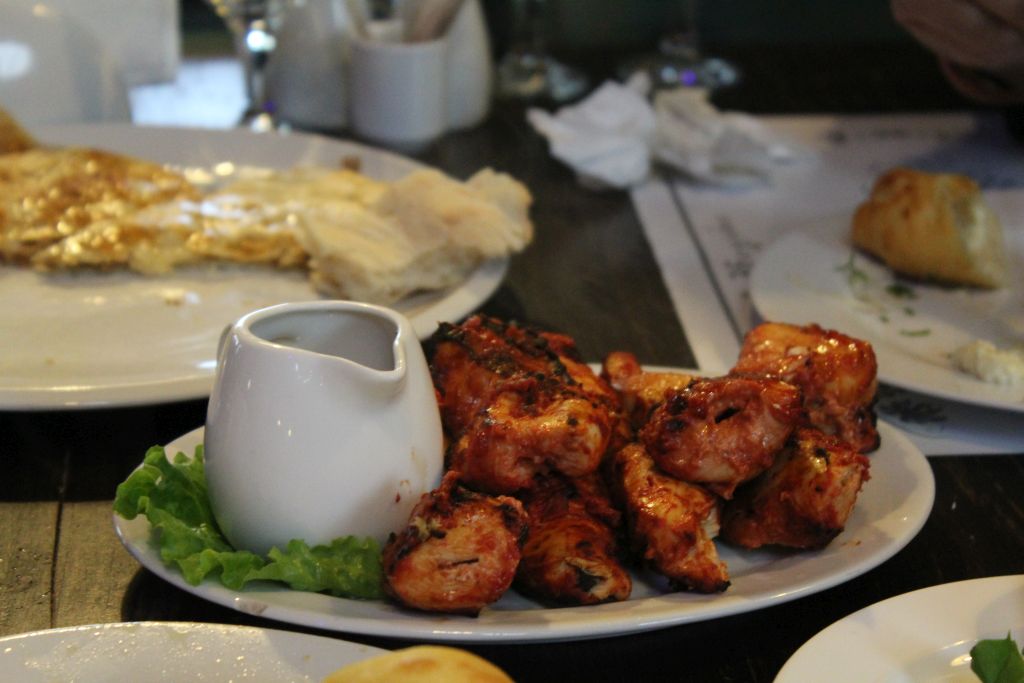 Chicken barbecue accompanied with pomegranate sauce