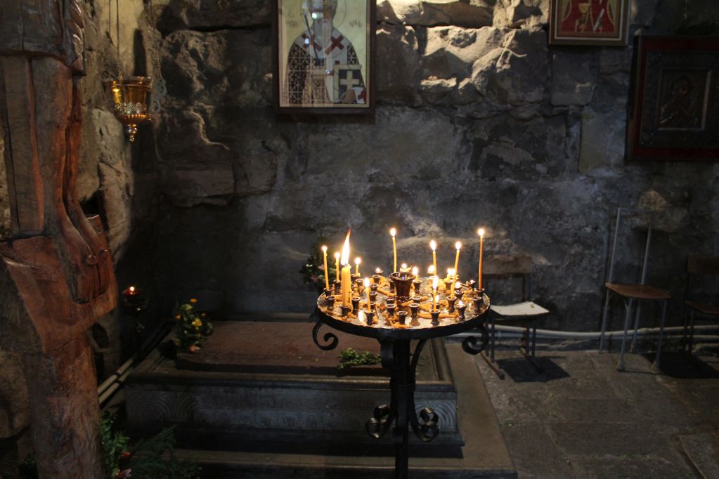 Prayer candles at Anchiskhati church