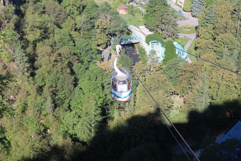 Borjomi cable car leaving station