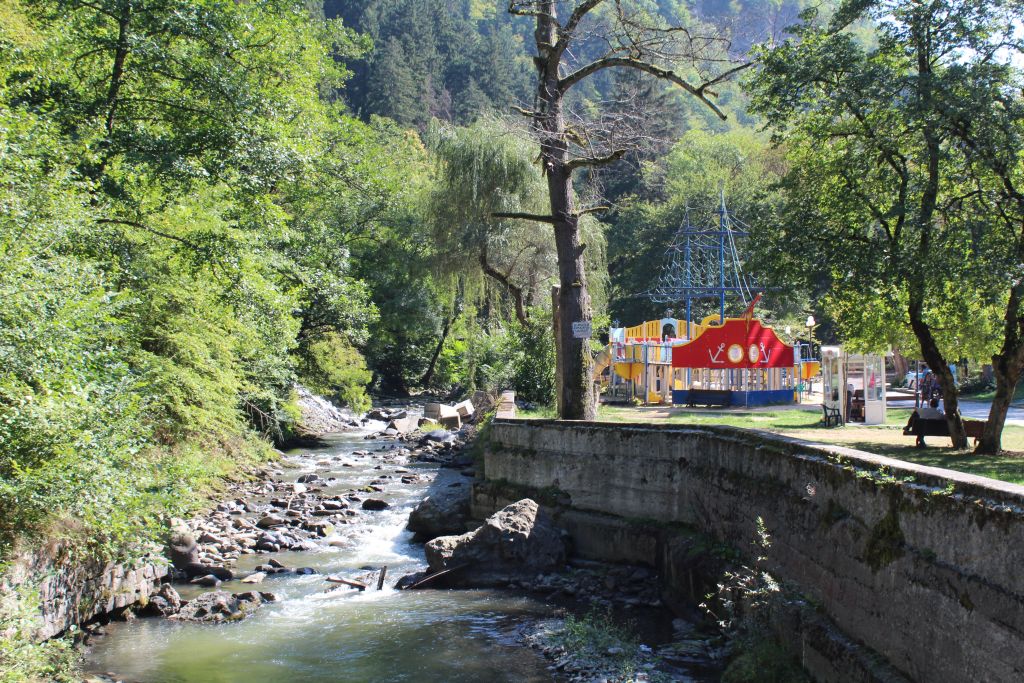 File:The Borjomula River in the Borjomi Park 2.JPG - Wikimedia Commons