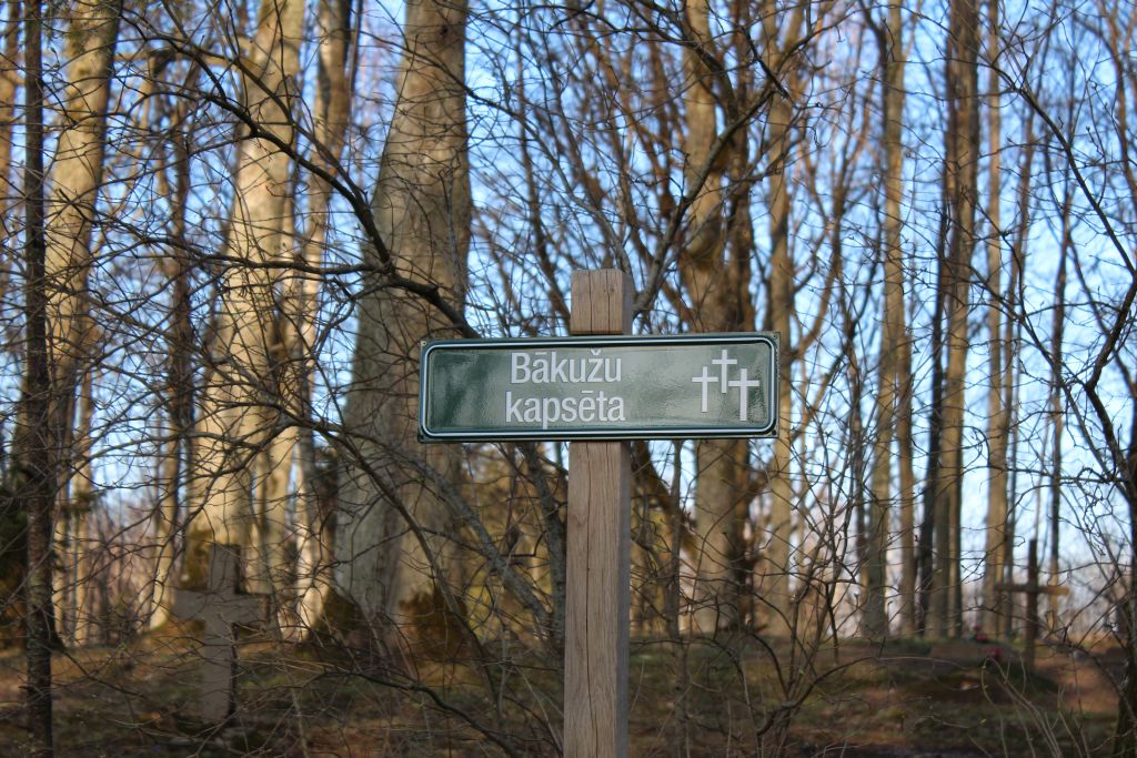Bakuzi cemetery