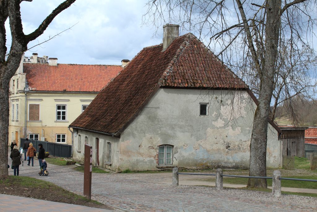 Palace guards house near this brick bridge