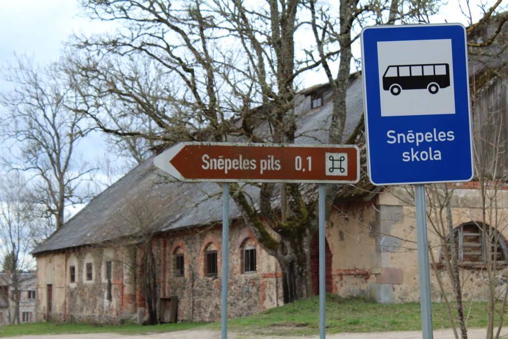 Road Sign to Snepele Manor