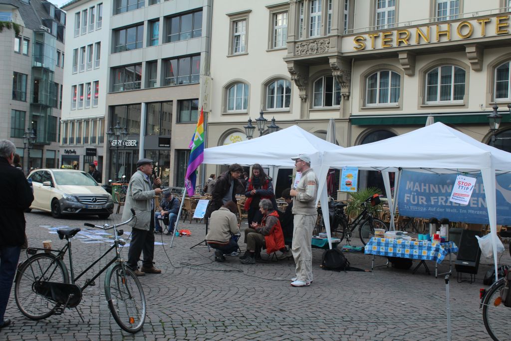 Open discussion near Bonn's Town Hall