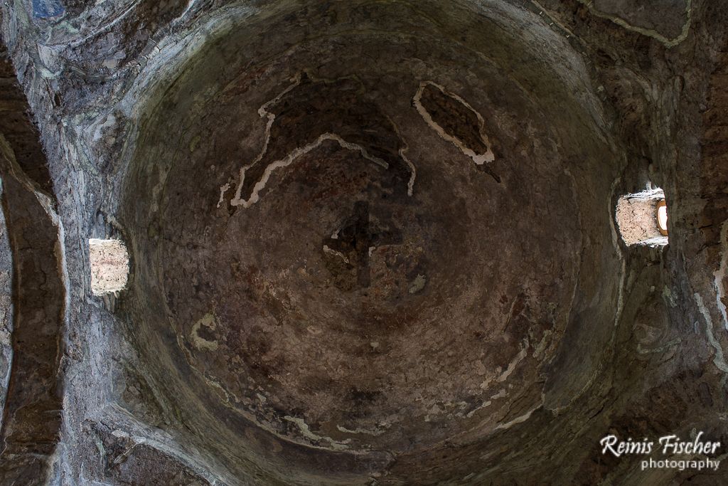 Cupola inside Dzveli Shuamta monastery