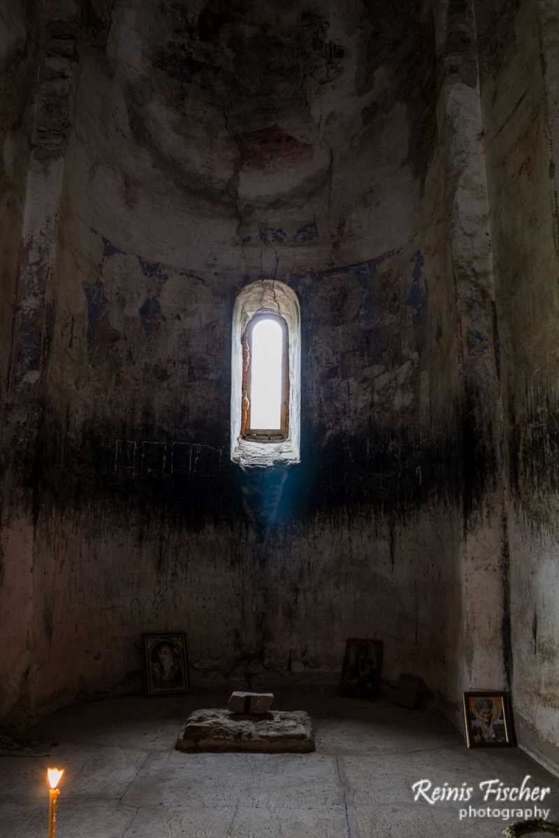 Simple altar at Dzveli Shuamta church