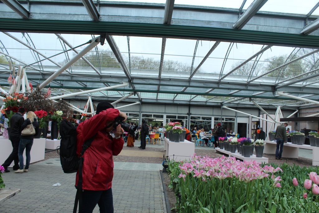 A macro photographer at Keukenhof