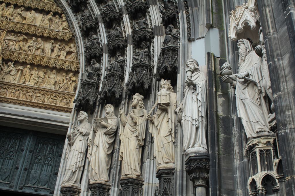 Wall sculptures at Cologne's cathedral