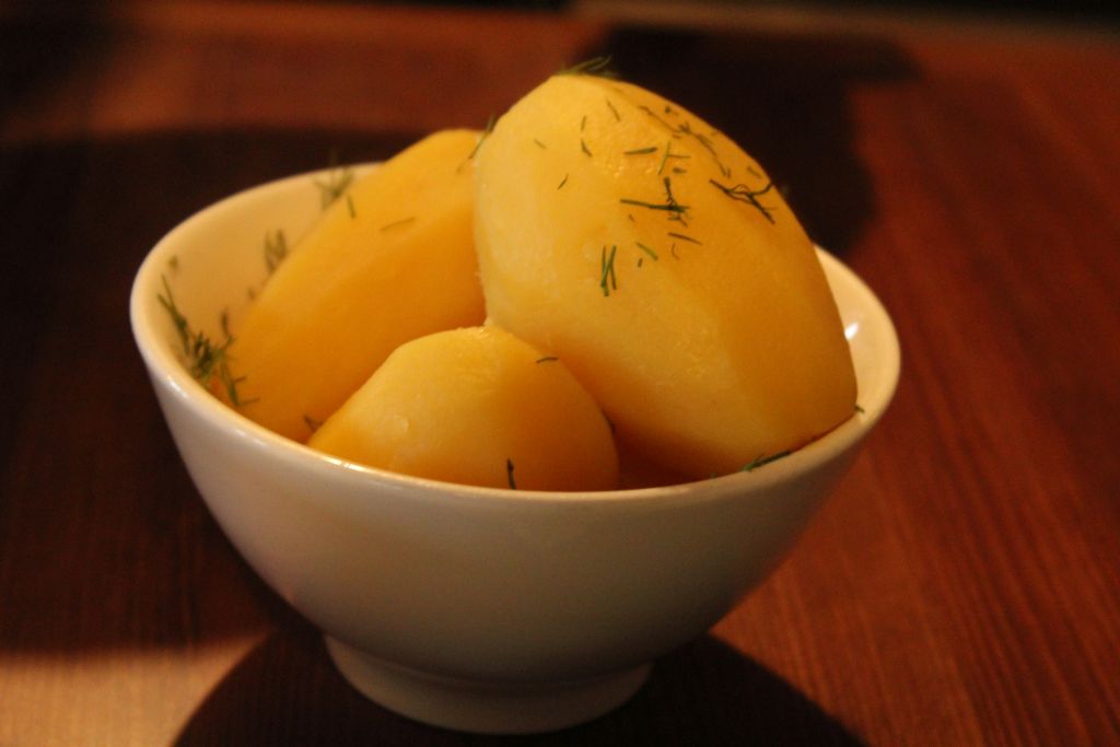 Potatotes served with dill at restaurant Kūriņš