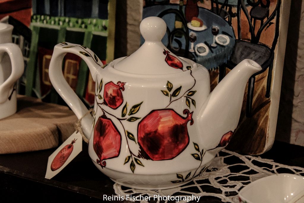 Teapot painted with pomegranates 