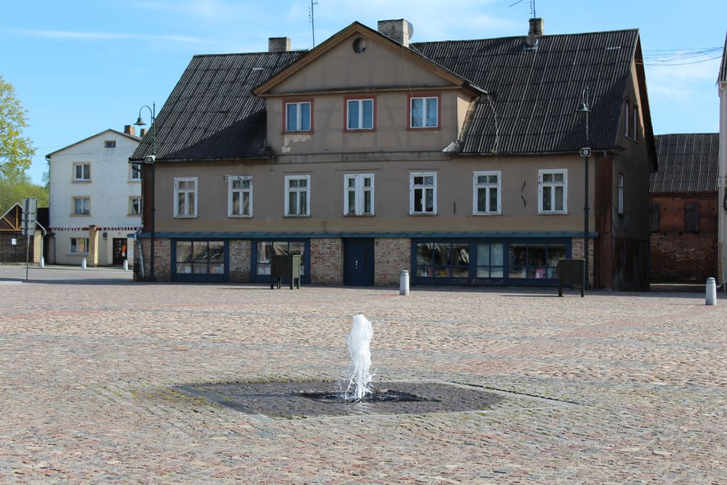 Dwelling house and a fountain