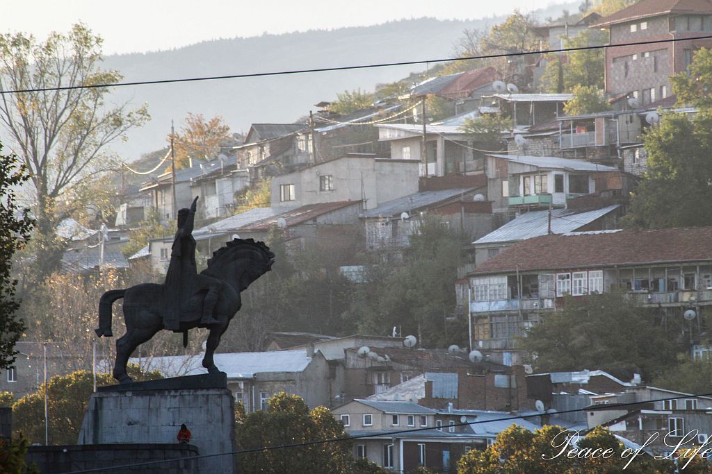 Vahtang Gorgasali statue and Tbilisi Old town