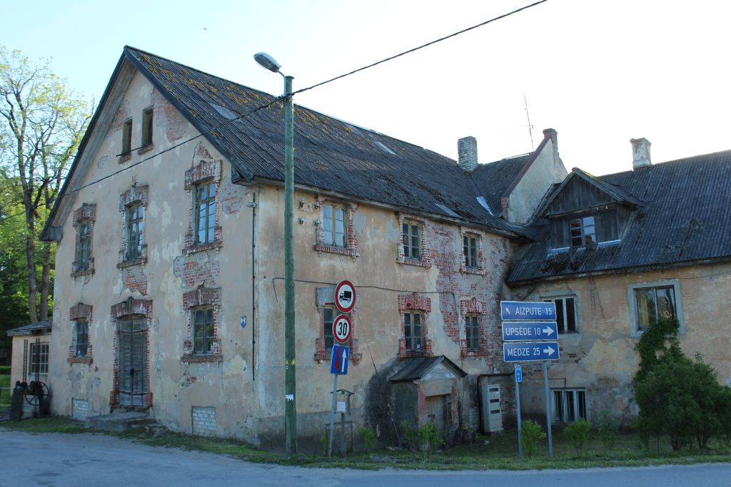 Old Dwelling house in Cirava
