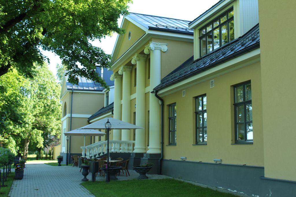 Skrunda manor