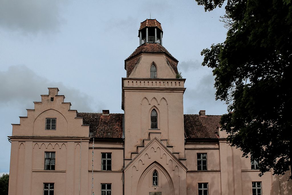 Ēdole castle complex