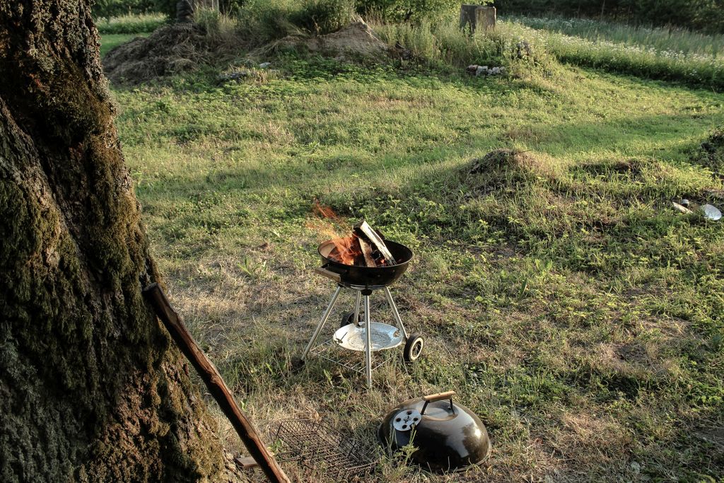 Preparing a grill for barbeque