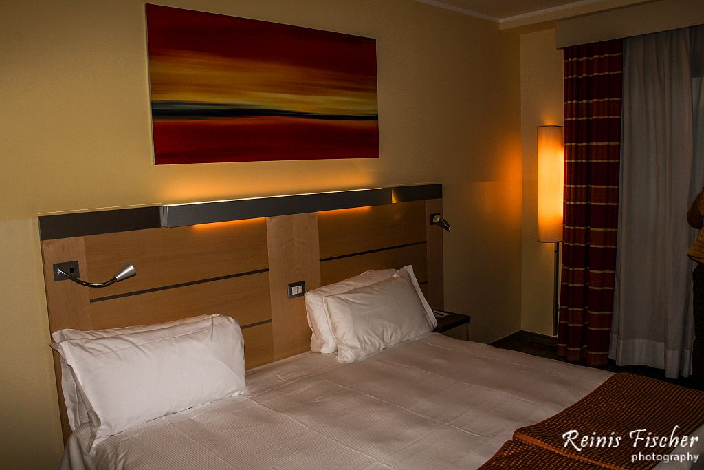 King size bed at Holiday Inn Express hotel