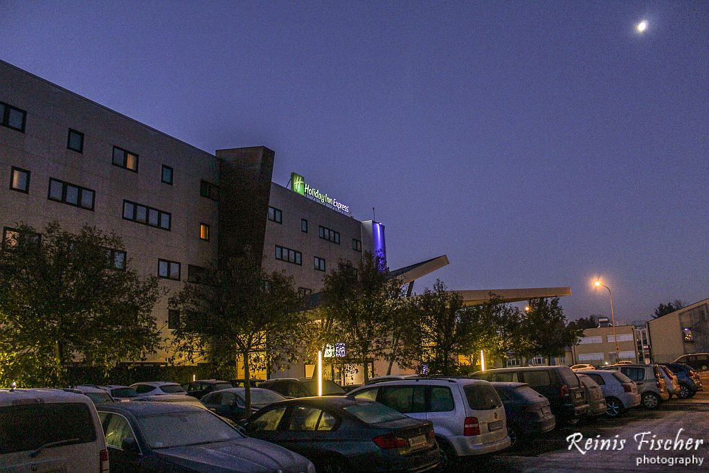 Free parking at Holiday Inn Express Milan/Malpensa airport hotel