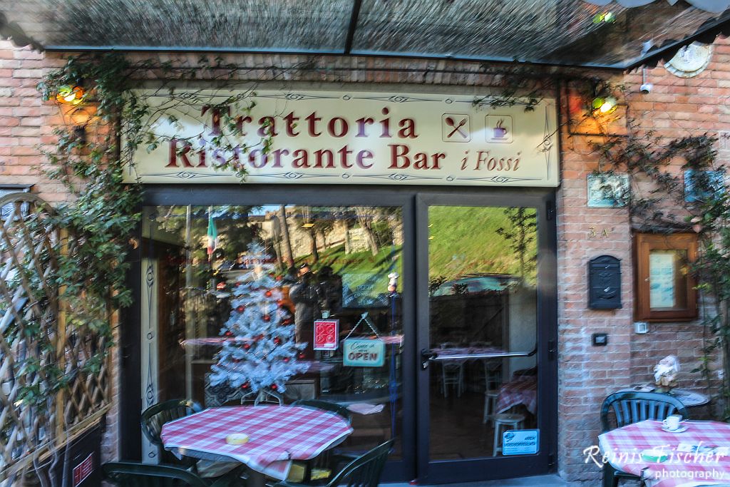 I Fossi restaurant in San Gimignano, Italy