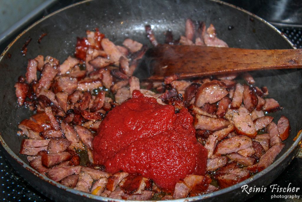 Adding tomatoes pasta