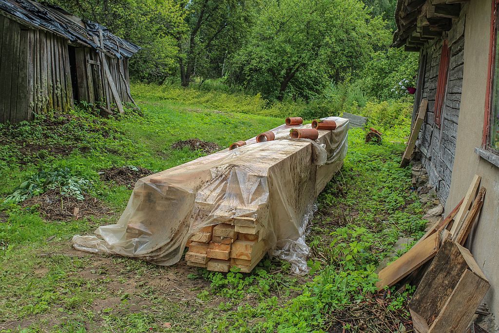 Beams and laths covered with sheet to protect against rain