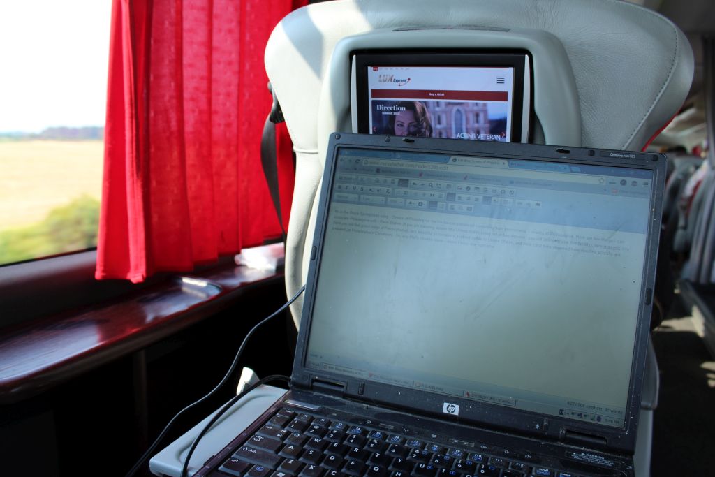 Lounge seat and Free Wifi at Lux Express coach