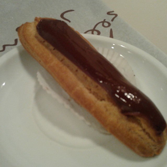 Eclair at Entree coffee bar