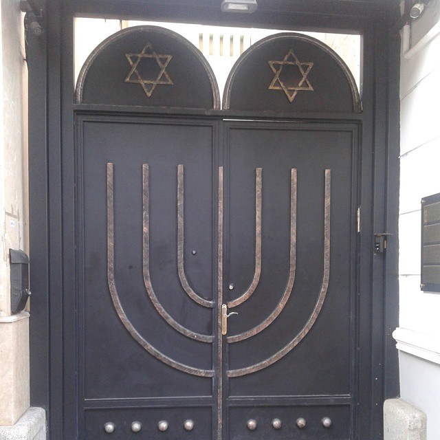Entrance gates at Beit Rachel synagogue