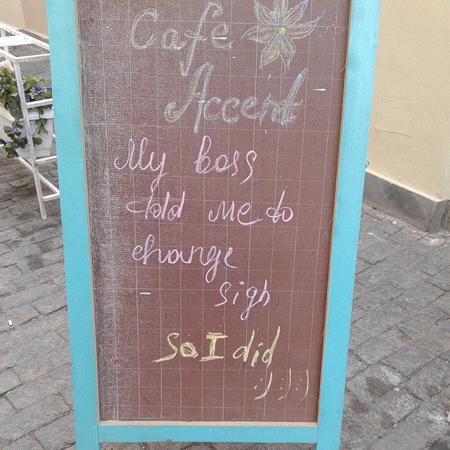 Another hard readable sign of Cafe Accent