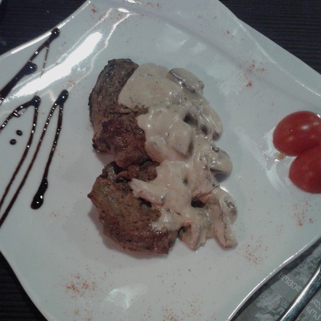 Steak with mushroom sauce