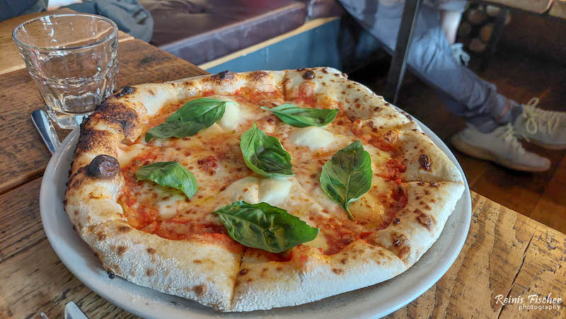 Pizza margherita