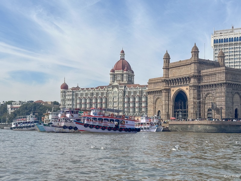 Gateway of India and Taj Mahal Palace in Mumbai